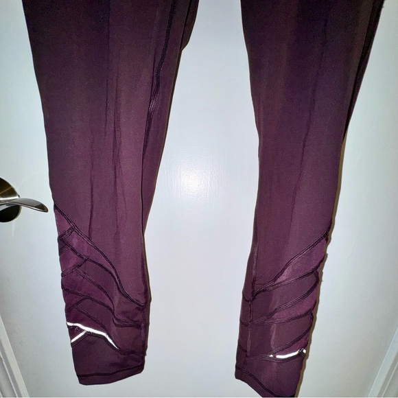 Lululemon Athletica Motionful 7/8" Black Cherry Tight/Leggings - Picture 4 of 10